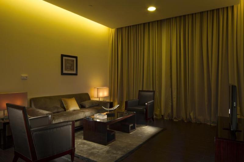 Zara Continental Hotel Эль-Хубар Экстерьер фото