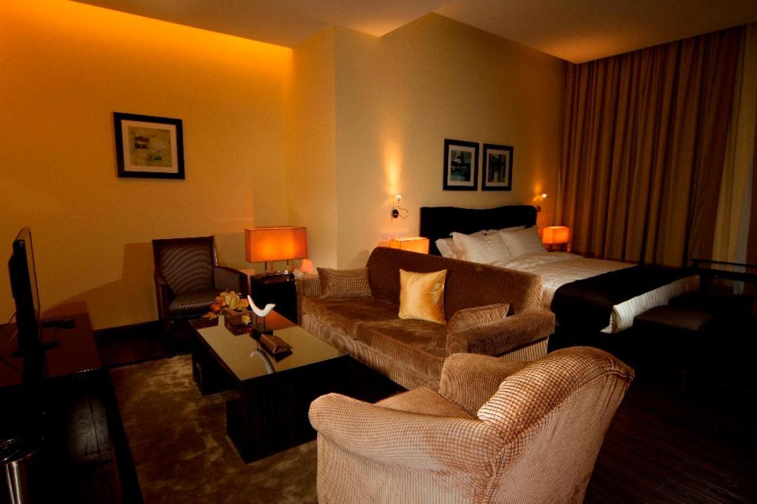 Zara Continental Hotel Эль-Хубар Экстерьер фото