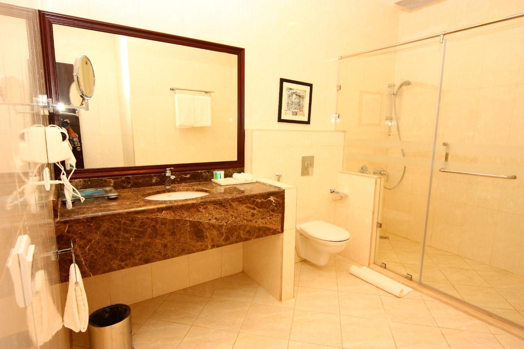 Zara Continental Hotel Эль-Хубар Экстерьер фото