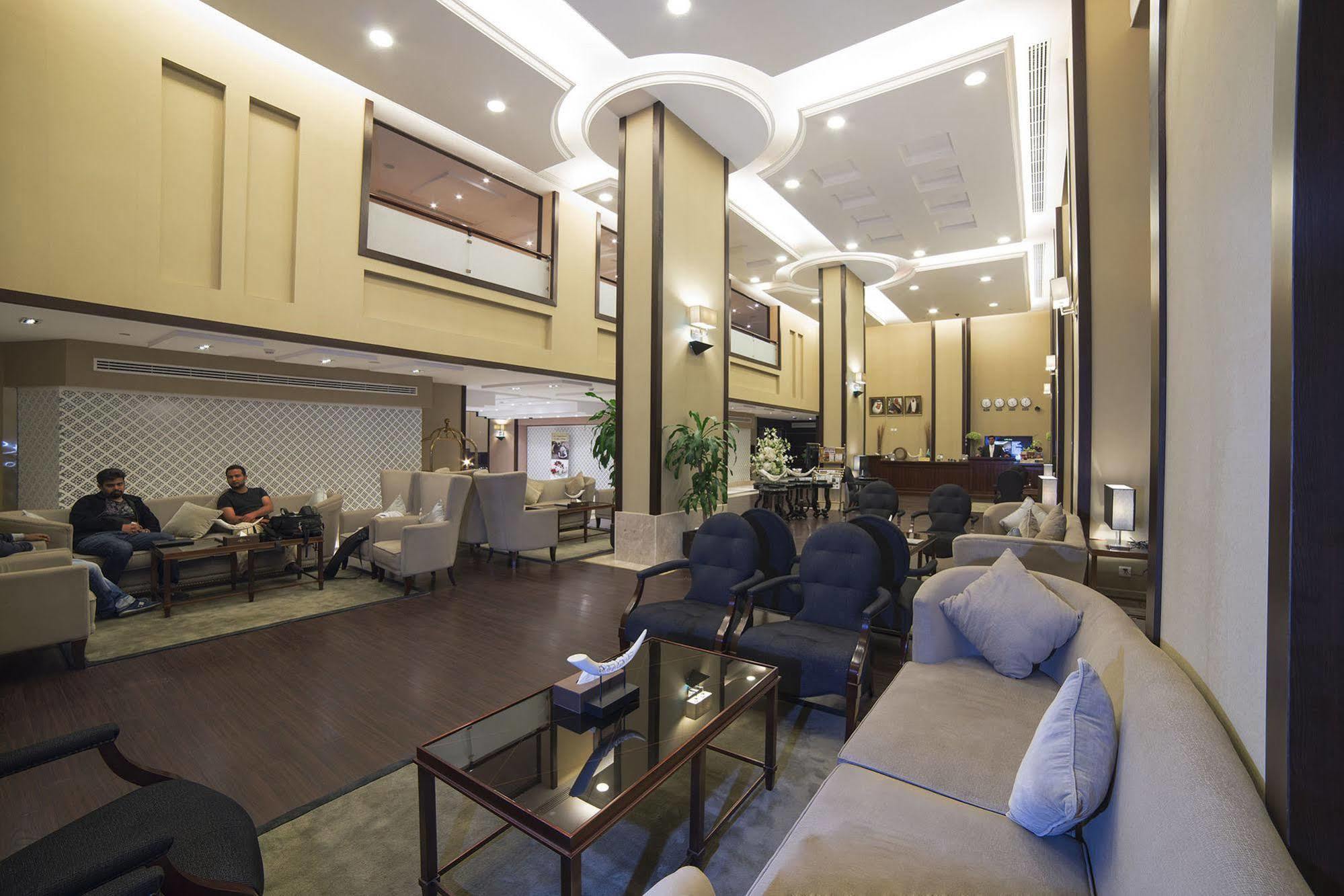 Zara Continental Hotel Эль-Хубар Экстерьер фото