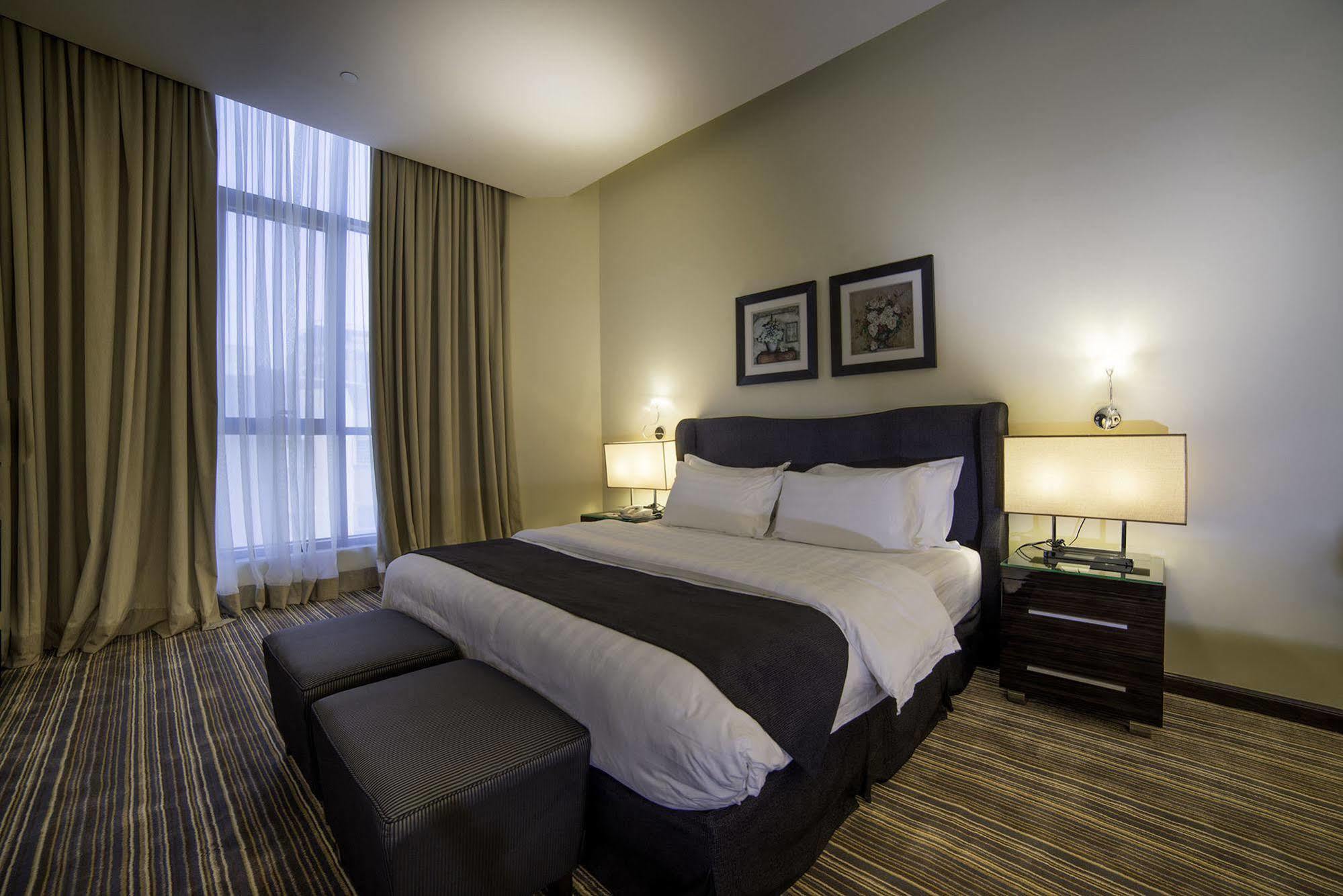 Zara Continental Hotel Эль-Хубар Экстерьер фото