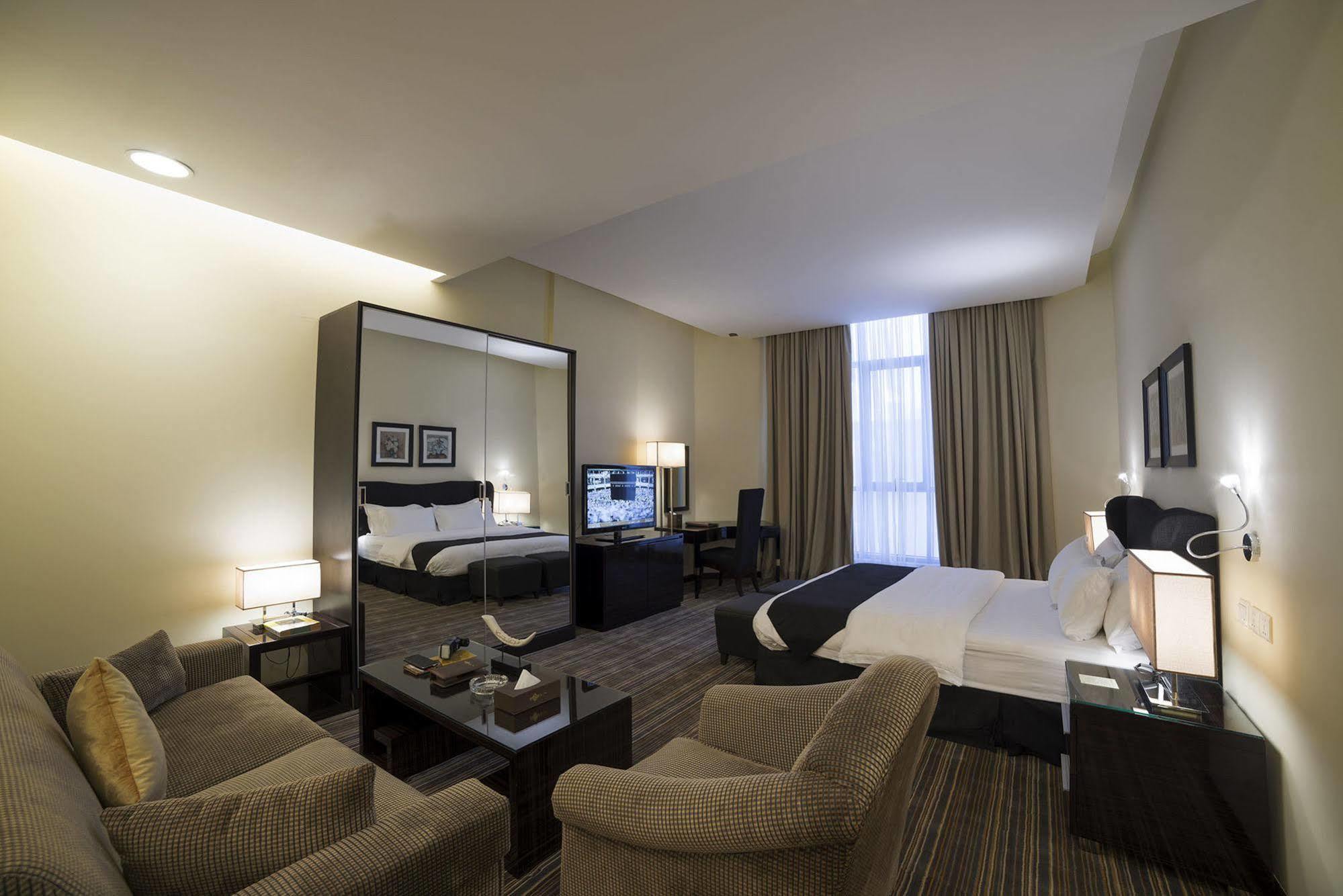 Zara Continental Hotel Эль-Хубар Экстерьер фото