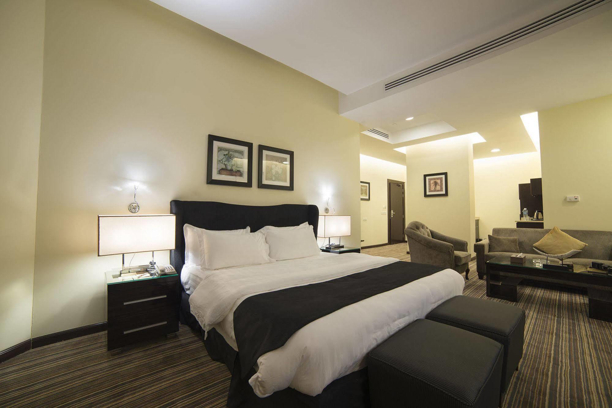 Zara Continental Hotel Эль-Хубар Экстерьер фото